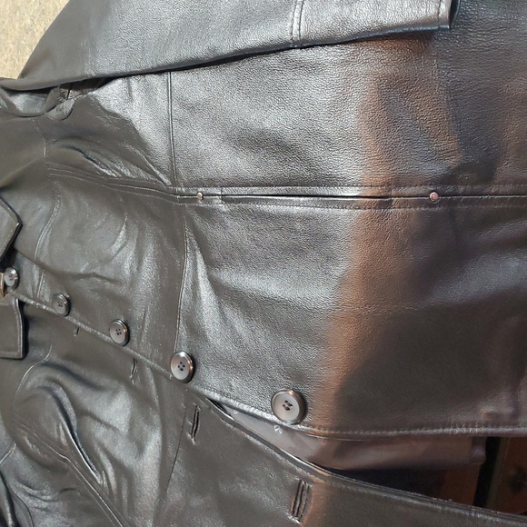 Black Leather Jacket with Relaxed Fit and Full-Length Sleeves - Picture 4 of 6